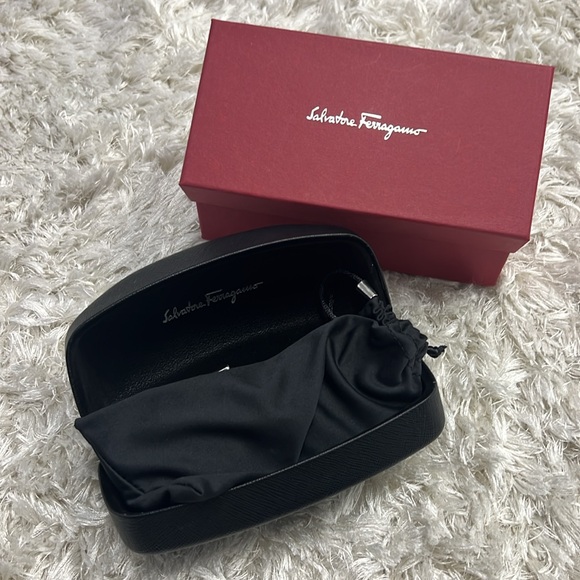 Authentic Ferragamo sunglasses - Picture 2 of 8